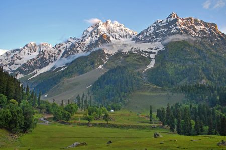 Explore the Magic of Kashmir with Our Exclusive Tour Package!